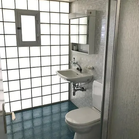 Apartment Lichtdurchflutete Mit Panorama-sicht Und Schwimmbad/sauna