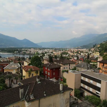 Lichtdurchflutete Mit Panorama-sicht Und Schwimmbad/sauna *