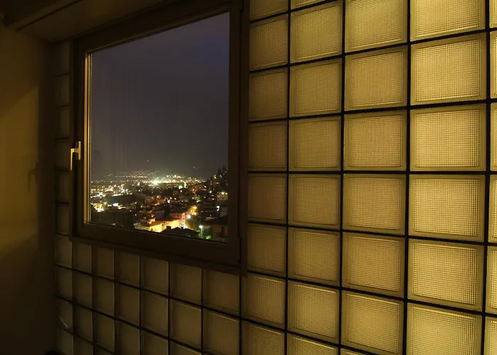 Lichtdurchflutete Mit Panorama-sicht Und Schwimmbad/sauna Muralto