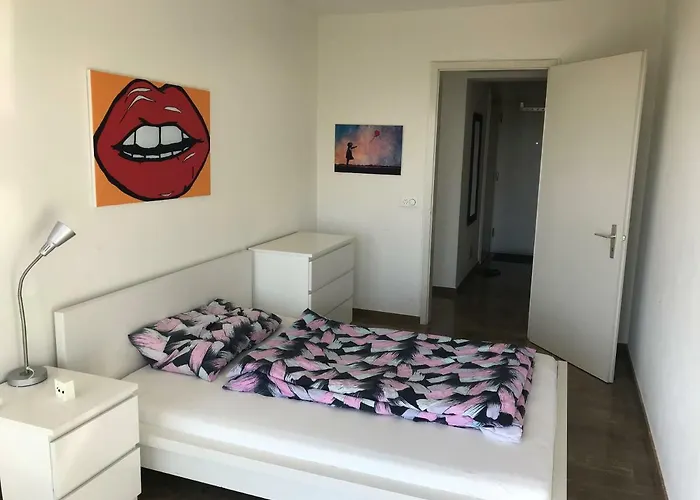 Lichtdurchflutete Mit Panorama-sicht Und Schwimmbad/sauna Muralto