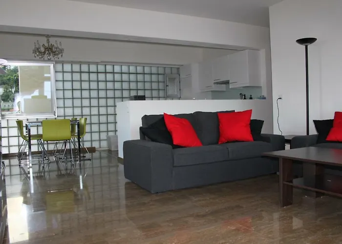 Lichtdurchflutete Mit Panorama-sicht Und Schwimmbad/sauna Muralto