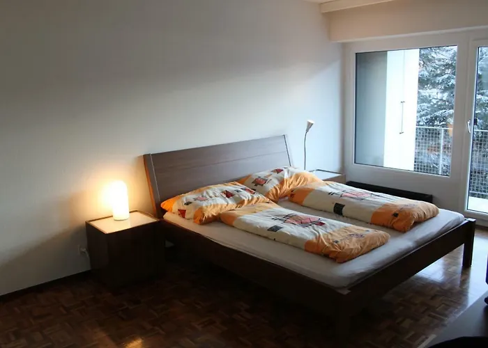 Lichtdurchflutete Mit Panorama-sicht Und Schwimmbad/sauna