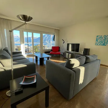 Lichtdurchflutete Mit Panorama-sicht Und Schwimmbad/sauna