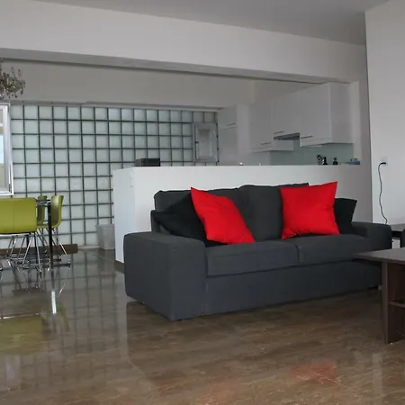 Lichtdurchflutete Mit Panorama-sicht Und Schwimmbad/sauna Muralto