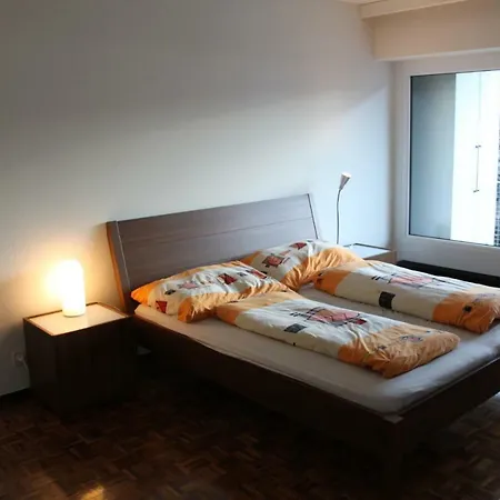 Lichtdurchflutete Mit Panorama-sicht Und Schwimmbad/sauna