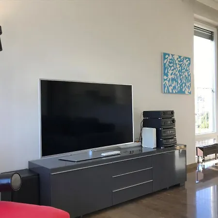 Lichtdurchflutete Mit Panorama-sicht Und Schwimmbad/sauna * Muralto