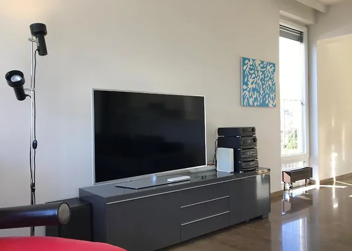 Lichtdurchflutete Mit Panorama-sicht Und Schwimmbad/sauna * Muralto