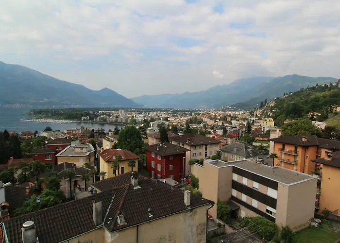 Lichtdurchflutete Mit Panorama-sicht Und Schwimmbad/sauna *